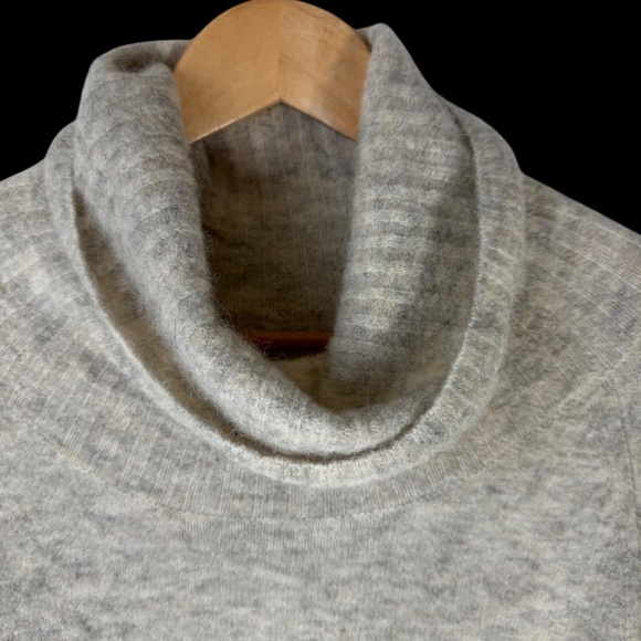 Aritzia The Group/Babaton Plutarch Acrylic/Wool/Alpaca Turtleneck Sweater Sz M - Picture 3 of 6